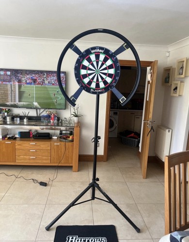 Gorilla dartboard stand - dartboard, tripod